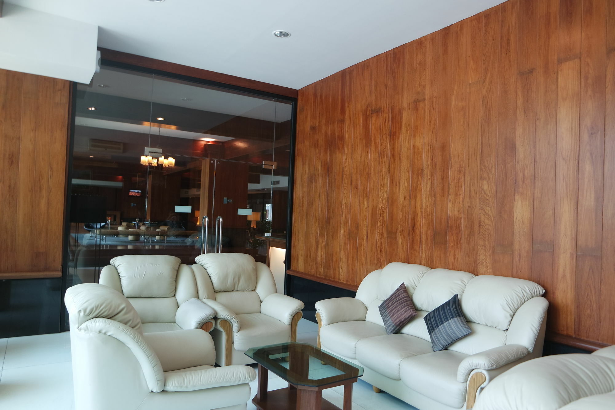 Laemtong Serviced Apartment Si Racha Luaran gambar